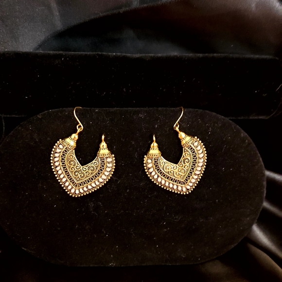 Vintage Bohemian Style Antique Gold Finish Wire Earrings - Picture 3 of 3